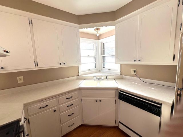 1415 Burke Avenue W, Roseville, MN 55113