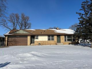 1415 Burke Avenue W, Roseville, MN 55113