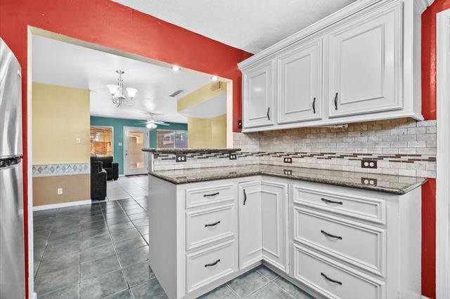 1025 Willow Oaks Circle, Pasadena, TX 77506