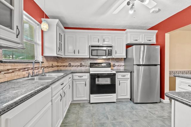 1025 Willow Oaks Circle, Pasadena, TX 77506