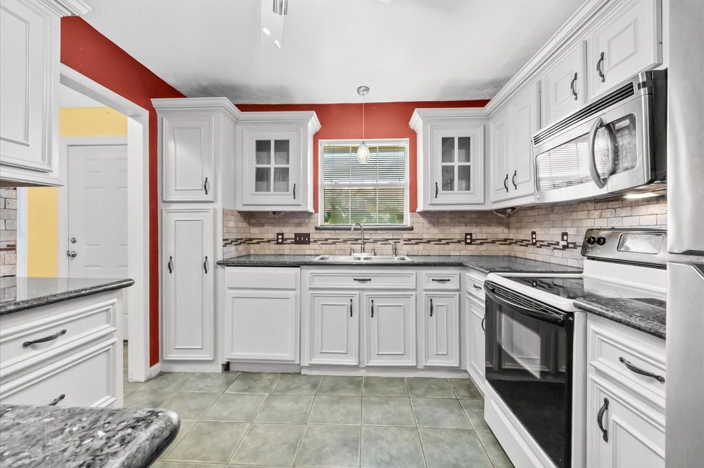 1025 Willow Oaks Circle, Pasadena, TX 77506