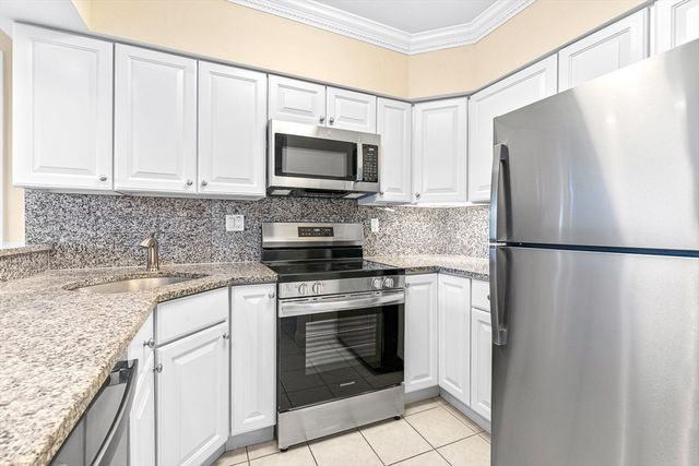 36 Eliot St 38, Milton, MA 02186