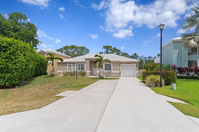 9205 SE Woods End Place, Jupiter, FL 33469