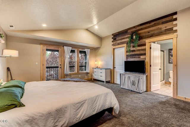 61390 Merriewood Court, Bend, OR 97702