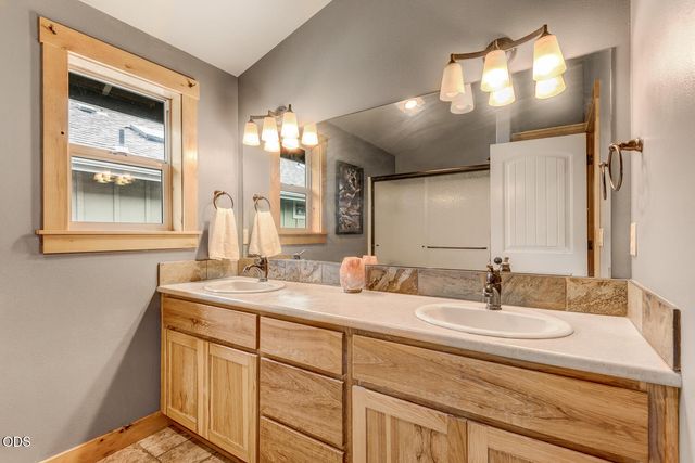 61390 Merriewood Court, Bend, OR 97702