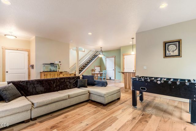 61390 Merriewood Court, Bend, OR 97702