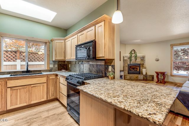 61390 Merriewood Court, Bend, OR 97702