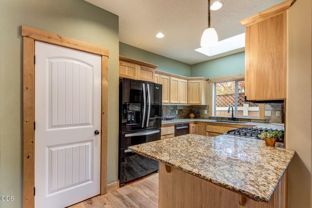 61390 Merriewood Court, Bend, OR 97702