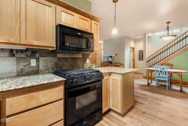 61390 Merriewood Court, Bend, OR 97702