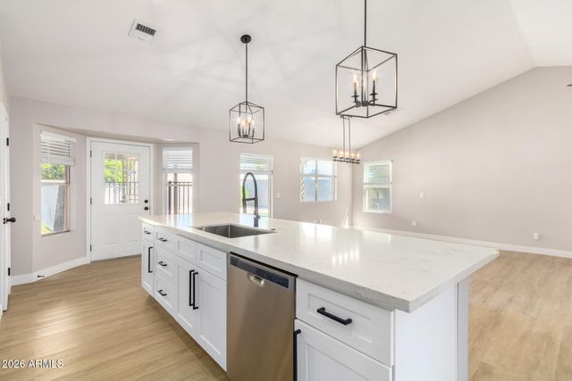 6534 W GRANDVIEW Road, Glendale, AZ 85306