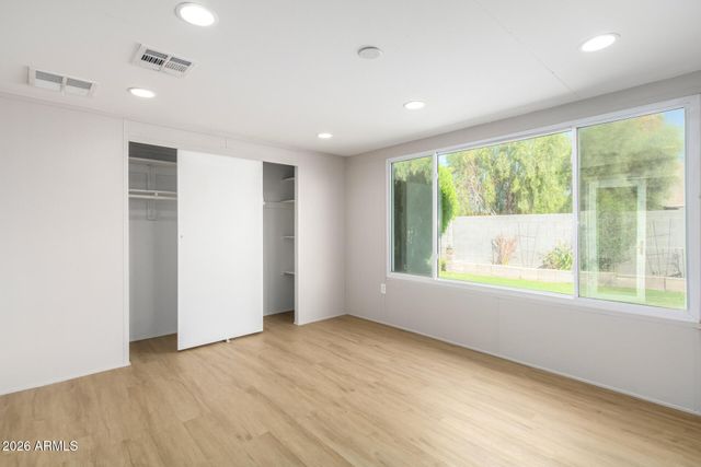 6534 W GRANDVIEW Road, Glendale, AZ 85306