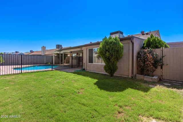 6534 W GRANDVIEW Road, Glendale, AZ 85306