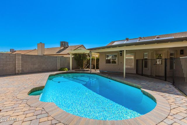 6534 W GRANDVIEW Road, Glendale, AZ 85306