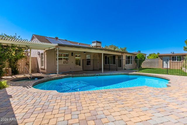 6534 W GRANDVIEW Road, Glendale, AZ 85306