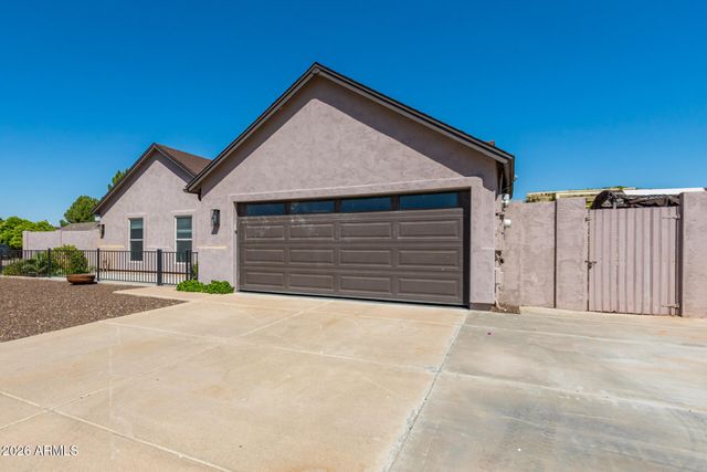 6534 W GRANDVIEW Road, Glendale, AZ 85306