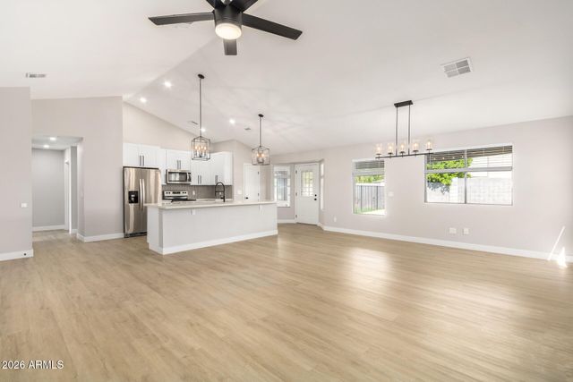 6534 W GRANDVIEW Road, Glendale, AZ 85306