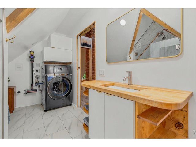 220 W 4th St, Loveland, CO 80537