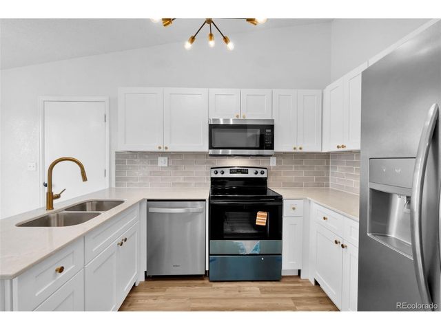 236 Jefferson Dr, Bennett, CO 80102