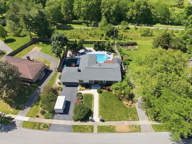 2938 Montavesta Road, Lexington, KY 40502