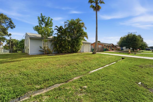 1809 SW Morelia Lane, Port St Lucie, FL 34953