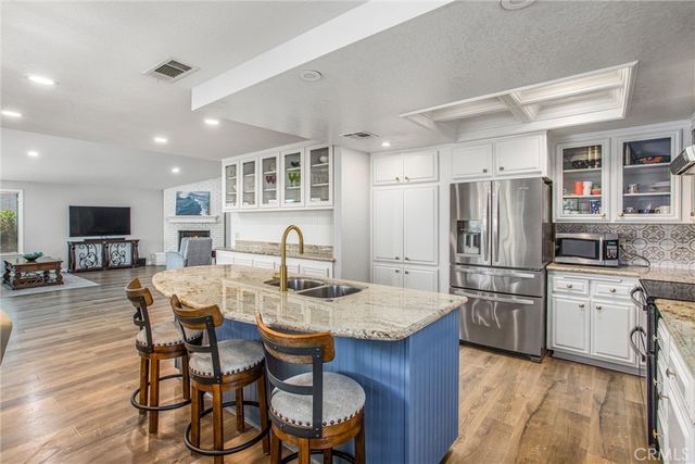 21815 Strawberry Lane, Canyon Lake, CA 92587