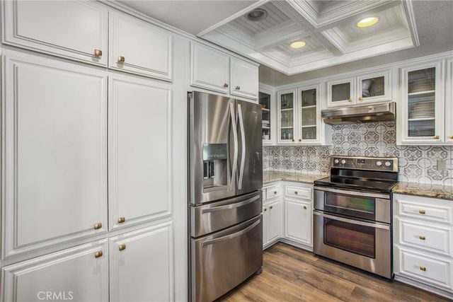 21815 Strawberry Lane, Canyon Lake, CA 92587