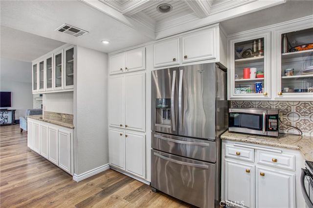 21815 Strawberry Lane, Canyon Lake, CA 92587