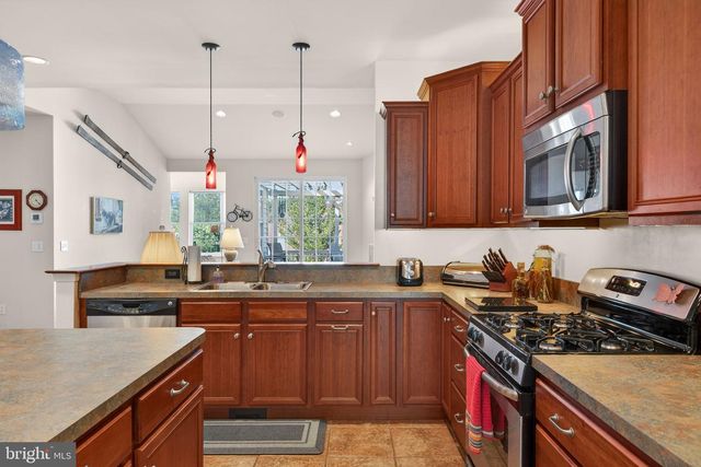 2816 MIMOSA LN, Lancaster, PA 17601