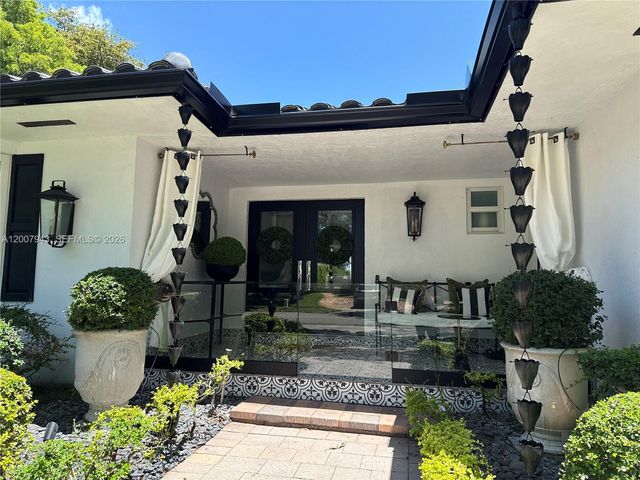 16241 W Troon Circle, Miami Lakes, FL 33014