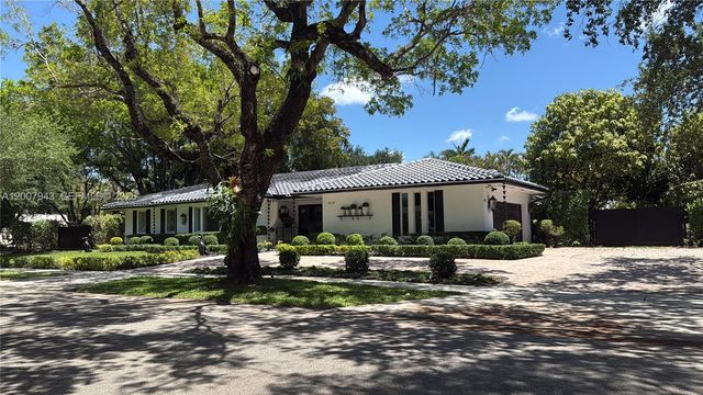 16241 W Troon Circle, Miami Lakes, FL 33014