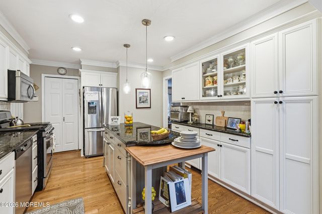 251 Hamiltonian Drive, Middletown, NJ 07701