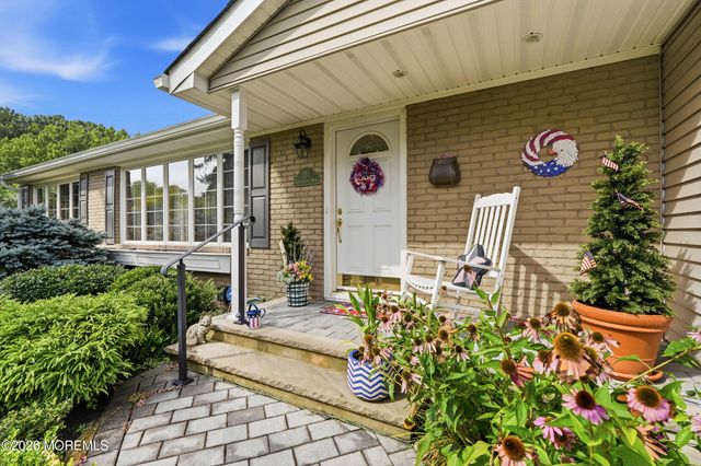 251 Hamiltonian Drive, Middletown, NJ 07701