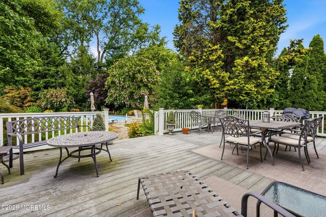 251 Hamiltonian Drive, Middletown, NJ 07701