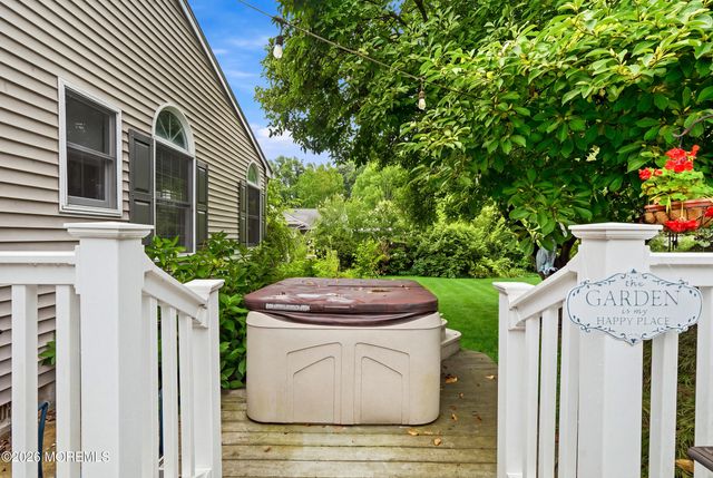 251 Hamiltonian Drive, Middletown, NJ 07701