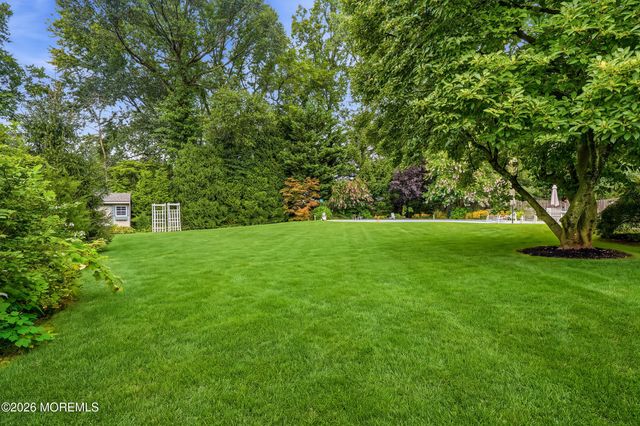 251 Hamiltonian Drive, Middletown, NJ 07701