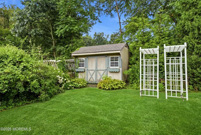 251 Hamiltonian Drive, Middletown, NJ 07701