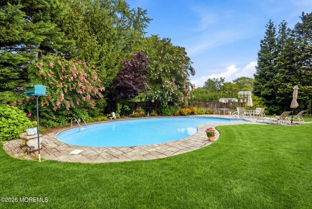 251 Hamiltonian Drive, Middletown, NJ 07701