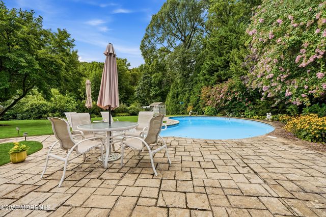 251 Hamiltonian Drive, Middletown, NJ 07701