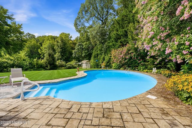 251 Hamiltonian Drive, Middletown, NJ 07701