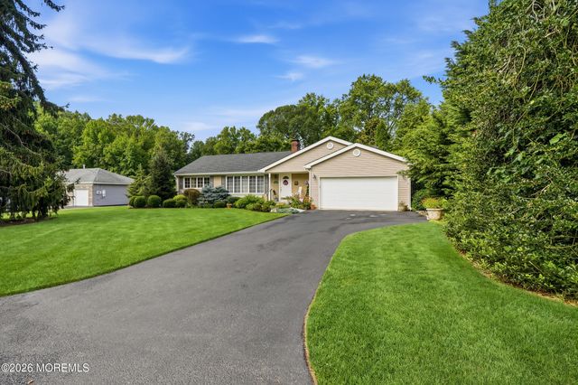 251 Hamiltonian Drive, Middletown, NJ 07701