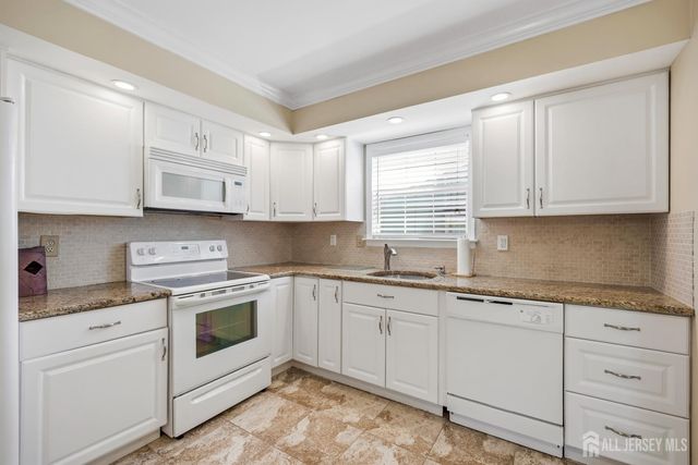 21-A John Hancock Drive, Monroe, NJ 08831