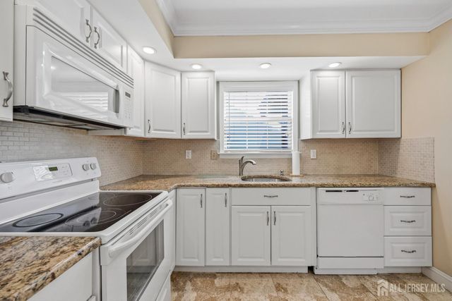21-A John Hancock Drive, Monroe, NJ 08831