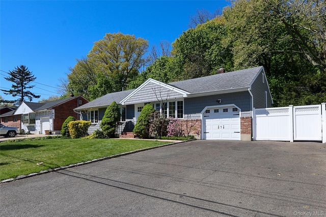 5 Mapletree Lane, South Huntington, NY 11746