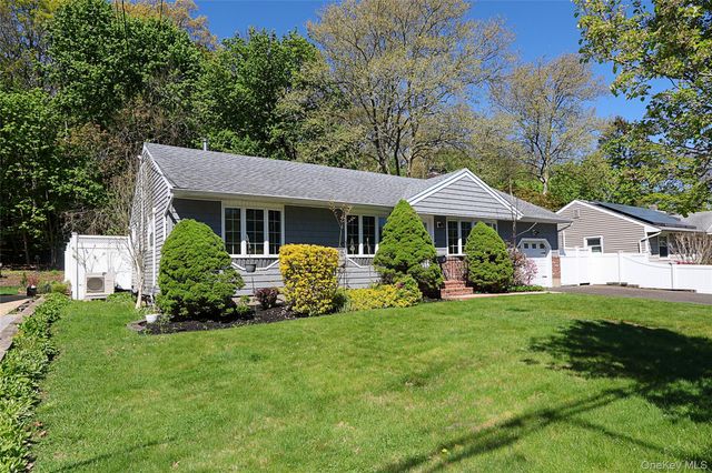 5 Mapletree Lane, South Huntington, NY 11746