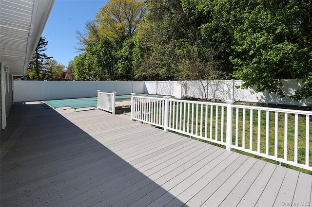 5 Mapletree Lane, South Huntington, NY 11746