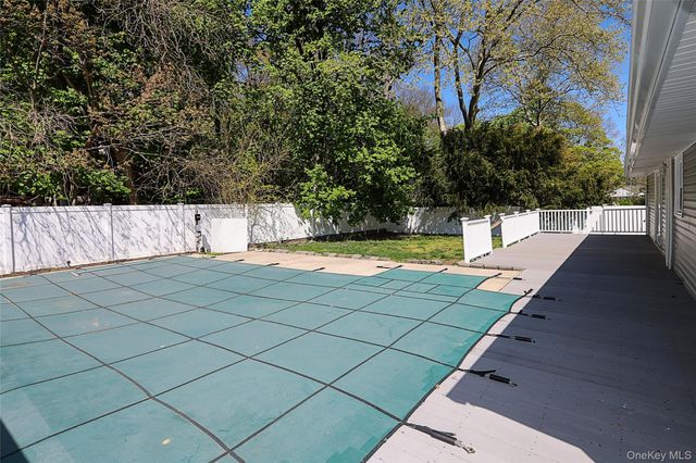 5 Mapletree Lane, South Huntington, NY 11746