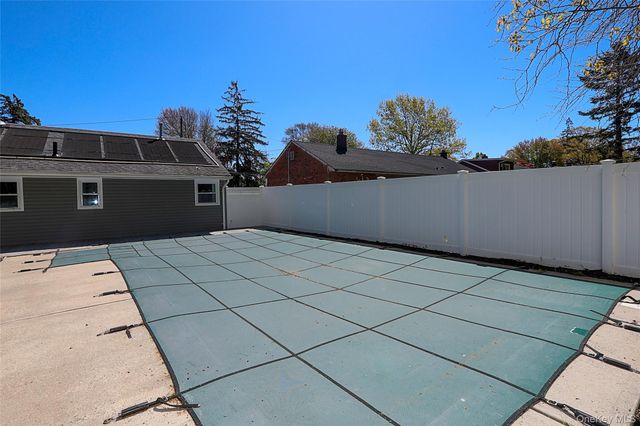 5 Mapletree Lane, South Huntington, NY 11746