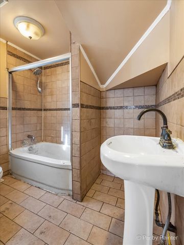 5017 W OGDEN Avenue, Cicero, IL 60804