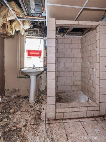 5017 W OGDEN Avenue, Cicero, IL 60804