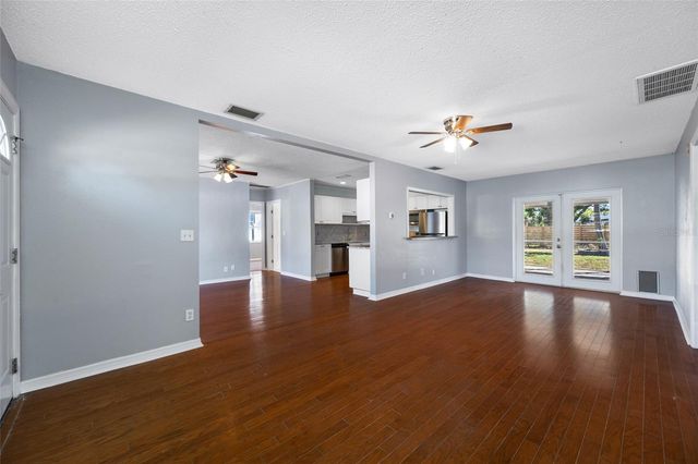 218 80TH AVENUE N, St Petersburg, FL 33702